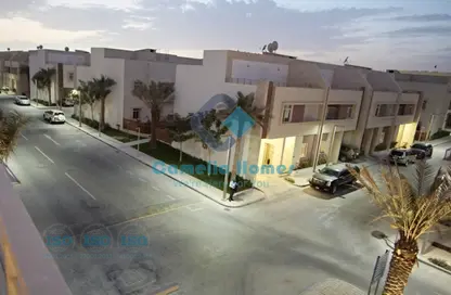 مجمع سكني - 3 غرف نوم - 4 حمامات للايجار في مريخ - المريخ - الدوحة