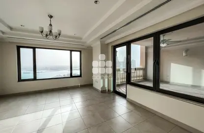 Empty Room image for: Apartment - 2 Bedrooms - 2 Bathrooms for rent in Burj Eleganté - Porto Arabia - The Pearl Island - Doha, Image 1