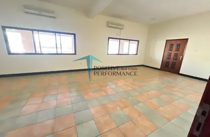 فيلا - 3 غرف نوم - 3 حمامات للايجار في شارع المطار القديم - طريق المطار القديم - الدوحة