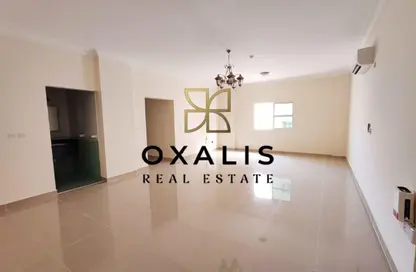 شقة - 3 غرف نوم - 4 حمامات للايجار في شارع انس - فريج بن محمود الشمالي - فريج بن محمود - الدوحة