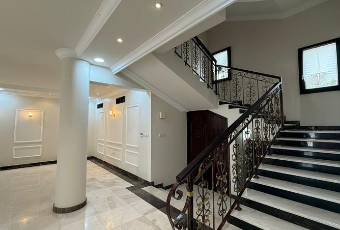 915796 - Property Image 3
