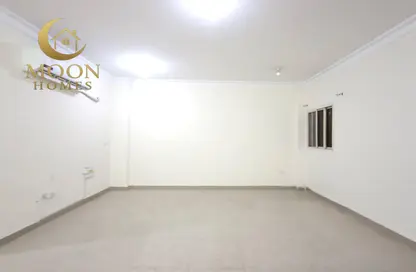 Apartment - 1 Bedroom - 2 Bathrooms for rent in Umm Ghuwailina 4 - Umm Ghuwailina - Doha