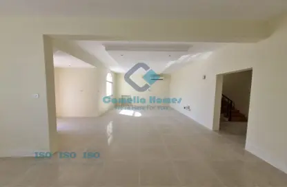 Empty Room image for: Compound - 4 Bedrooms - 5 Bathrooms for rent in Ain Khaled - Ain Khaled - Doha, Image 1