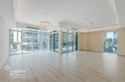 Apartment - 3 Bedrooms - 4 Bathrooms for rent in Crystal Residence - The Pearl Island - Doha