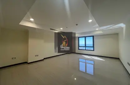Apartment - 1 Bedroom - 2 Bathrooms for rent in West Porto Drive - Porto Arabia - The Pearl Island - Doha