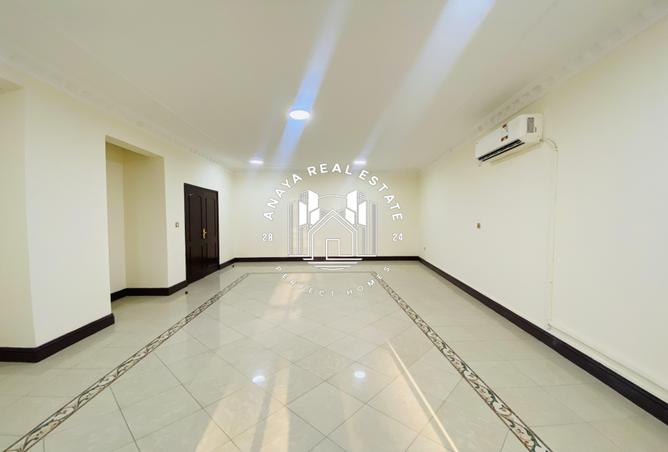 933413 - Property Image 2