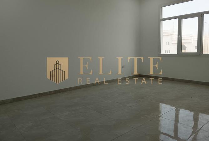 988100 - Property Image 3