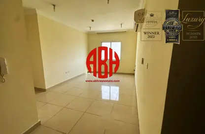 Apartment - 2 Bedrooms - 2 Bathrooms for rent in Al Tabari Street - Fereej Bin Omran - Doha