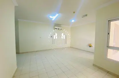 شقة - 2 غرف نوم - 2 حمامات للايجار في فريج بن محمود الشمالي - فريج بن محمود - الدوحة