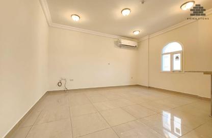 Apartment - 2 Bedrooms - 2 Bathrooms for rent in Al Sadd Road - Al Sadd - Doha