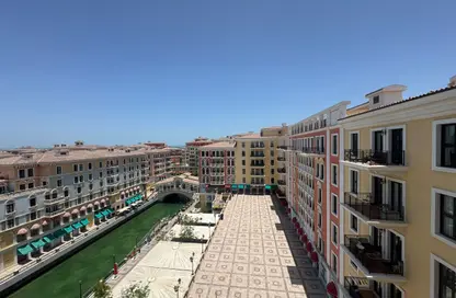 Apartment - 2 Bedrooms - 3 Bathrooms for rent in Qanat Quartier - The Pearl Island - Doha