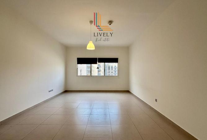 985302 - Property Image 2