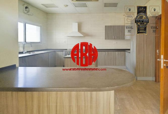 Villa - 4 Bedrooms - 5 Bathrooms for rent in Umm Al Seneem Street - Ain Khaled - Doha