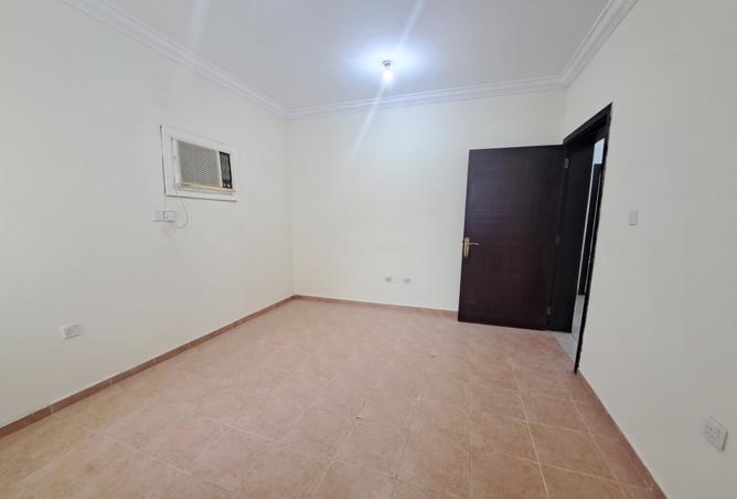 938392 - Property Image 2