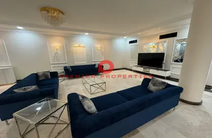 Living Room image for: Villa - 4 Bedrooms - 6 Bathrooms for rent in East Gate - West Bay Lagoon - Doha, Image 1