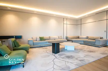Duplex - 4 Bedrooms - 5 Bathrooms for rent in Floresta Gardens - Floresta Gardens - The Pearl Island - Doha