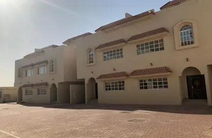 مجمع سكني - 5 غرف نوم - 2 حمامات للبيع في أم صلال على - الدوحة