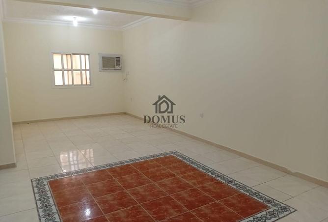 940000 - Property Image 2