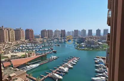 Apartment - 2 Bedrooms - 3 Bathrooms for rent in Tower 8 - Porto Arabia - The Pearl Island - Doha