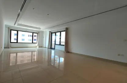 Apartment - 1 Bedroom - 2 Bathrooms for rent in East Porto Drive - Porto Arabia - The Pearl Island - Doha