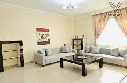 شقة - 2 غرف نوم - 2 حمامات للايجار في شارع عاصم بن عمر - المنصورة - الدوحة