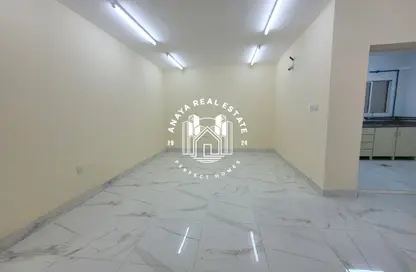 شقة - 3 غرف نوم - 2 حمامات للايجار في جنوب مويثر - منطقة مويثر - الدوحة