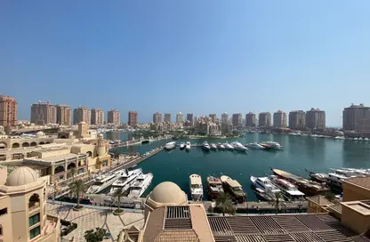 شقة - 2 غرف نوم - 3 حمامات للايجار في طريق بورتو الغربي - بورتو أرابيا - جزيرة اللؤلؤة - الدوحة