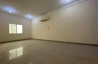 شقة - 2 غرف نوم - 2 حمامات للايجار في شارع الجزيره - فريج بن محمود الشمالي - فريج بن محمود - الدوحة