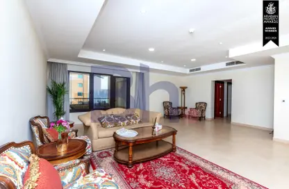 Living Room image for: Apartment - 3 Bedrooms - 4 Bathrooms for sale in Tower 4 - Porto Arabia - The Pearl Island - Doha, Image 1