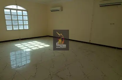 Empty Room image for: Staff Accommodation - Studio - 5 Bathrooms for rent in Ain Khaled - Ain Khaled - Doha, Image 1