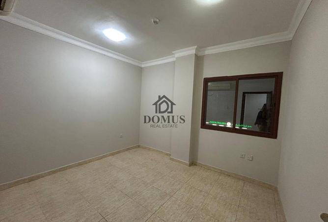 932111 - Property Image 3