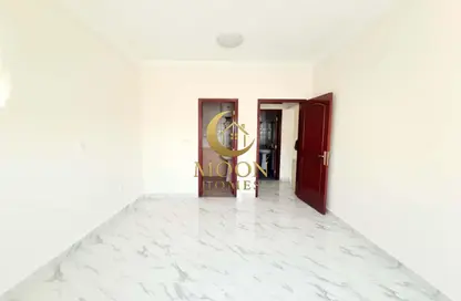 Apartment - 2 Bedrooms - 2 Bathrooms for rent in Umm Ghuwalina - Umm Ghuwailina - Doha