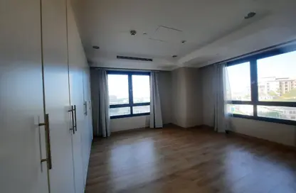 Apartment - 2 Bedrooms - 2 Bathrooms for rent in Tuscan Tower - Porto Arabia - The Pearl Island - Doha