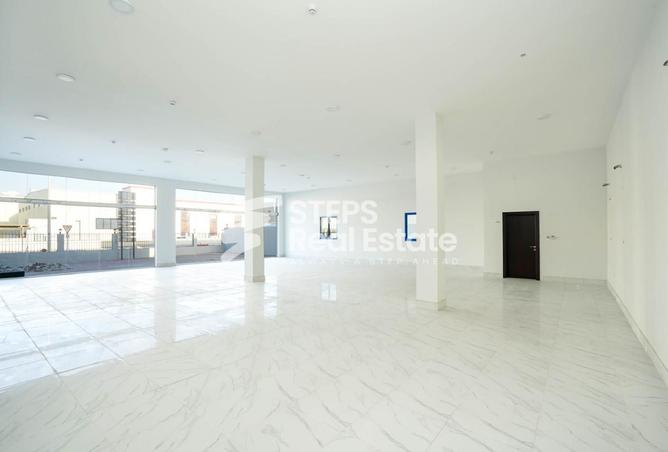 933211 - Property Image 2