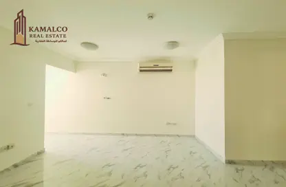 Apartment - 2 Bedrooms - 2 Bathrooms for rent in Umm Ghuwailina 4 - Umm Ghuwailina - Doha