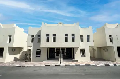 فيلا - 4 غرف نوم - 4 حمامات للايجار في فلل عين خالد - عين خالد - الدوحة