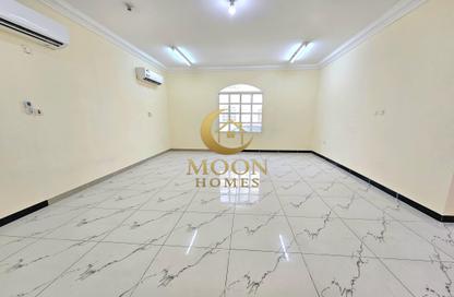 فيلا - 5 غرف نوم - 4 حمامات للايجار في فلل عين خالد - عين خالد - الدوحة