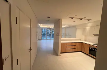 Apartment - 1 Bedroom - 2 Bathrooms for rent in Gewan Island - The Pearl Island - Doha