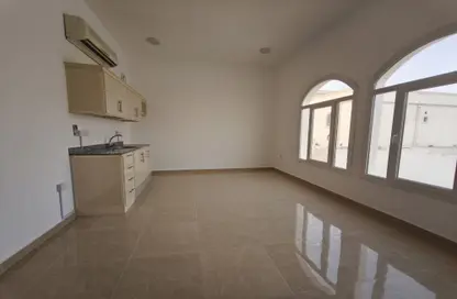 Apartment - 1 Bedroom - 1 Bathroom for rent in Umm Al Seneem Street - Ain Khaled - Doha