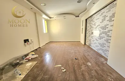 Apartment - 2 Bedrooms - 2 Bathrooms for rent in Umm Ghwailina Comm - Umm Ghuwalina - Umm Ghuwailina - Doha