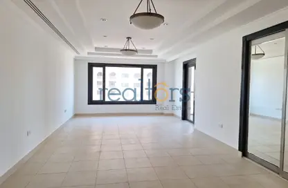 Apartment - 2 Bedrooms - 3 Bathrooms for rent in Tower 6 - Porto Arabia - The Pearl Island - Doha