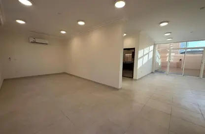 Compound - 3 Bedrooms - 4 Bathrooms for rent in Bu Hamour Street - Abu Hamour - Doha