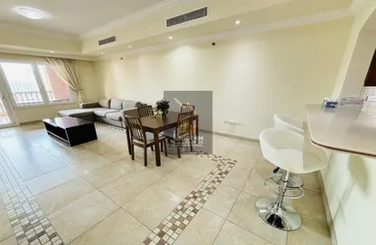 صورة لـ غرفة المعيشة / غرفة الطعام شقة - غرفة نوم - 2 حمامات للايجار في 9 تاور - بورتو أرابيا - جزيرة اللؤلؤة - الدوحة ، صورة رقم 1
