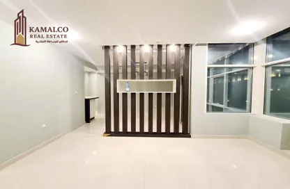 Apartment - 2 Bedrooms - 2 Bathrooms for rent in Umm Ghuwailina 4 - Umm Ghuwailina - Doha
