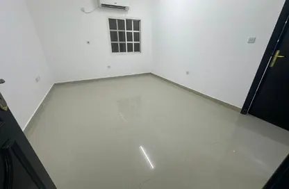 شقة - 1 حمام للايجار في شارع المطار القديم - طريق المطار القديم - الدوحة شقة - 1 حمام للايجار في شارع المطار القديم - طريق المطار القديم - الدوحة