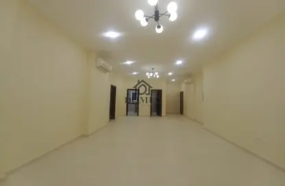 Apartment - 3 Bedrooms - 2 Bathrooms for rent in Thabit Bin Zaid Street - Al Mansoura - Doha