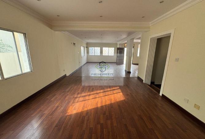 983579 - Property Image 2