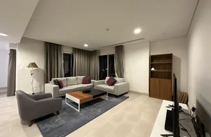 Apartment - 3 Bedrooms - 4 Bathrooms for rent in Viva West - Viva Bahriyah - The Pearl Island - Doha