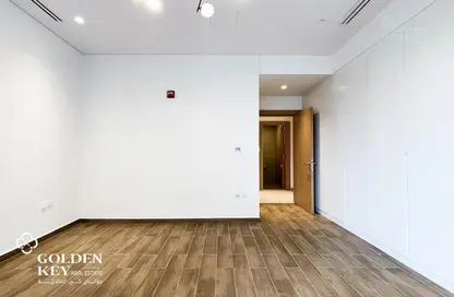Apartment - 2 Bedrooms - 3 Bathrooms for rent in The Garden - Floresta Gardens - The Pearl Island - Doha