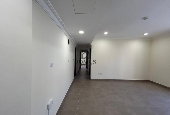 932101 - Property Image 3